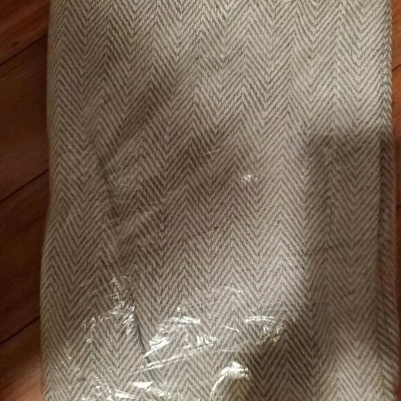 Thirty-One Fringed Throw Blanket Grey Chevron NEW 60"x50" - Picture 2 of 4